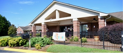 Exterior shot of Southern Oaks Rehabilitation and Healthcare Center